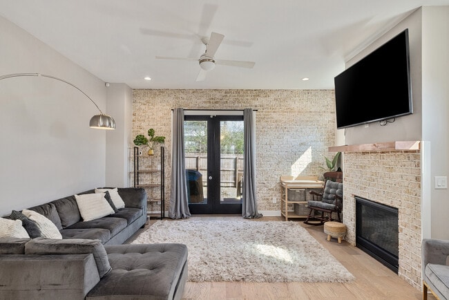 Building Photo - 2356 Mason Dr