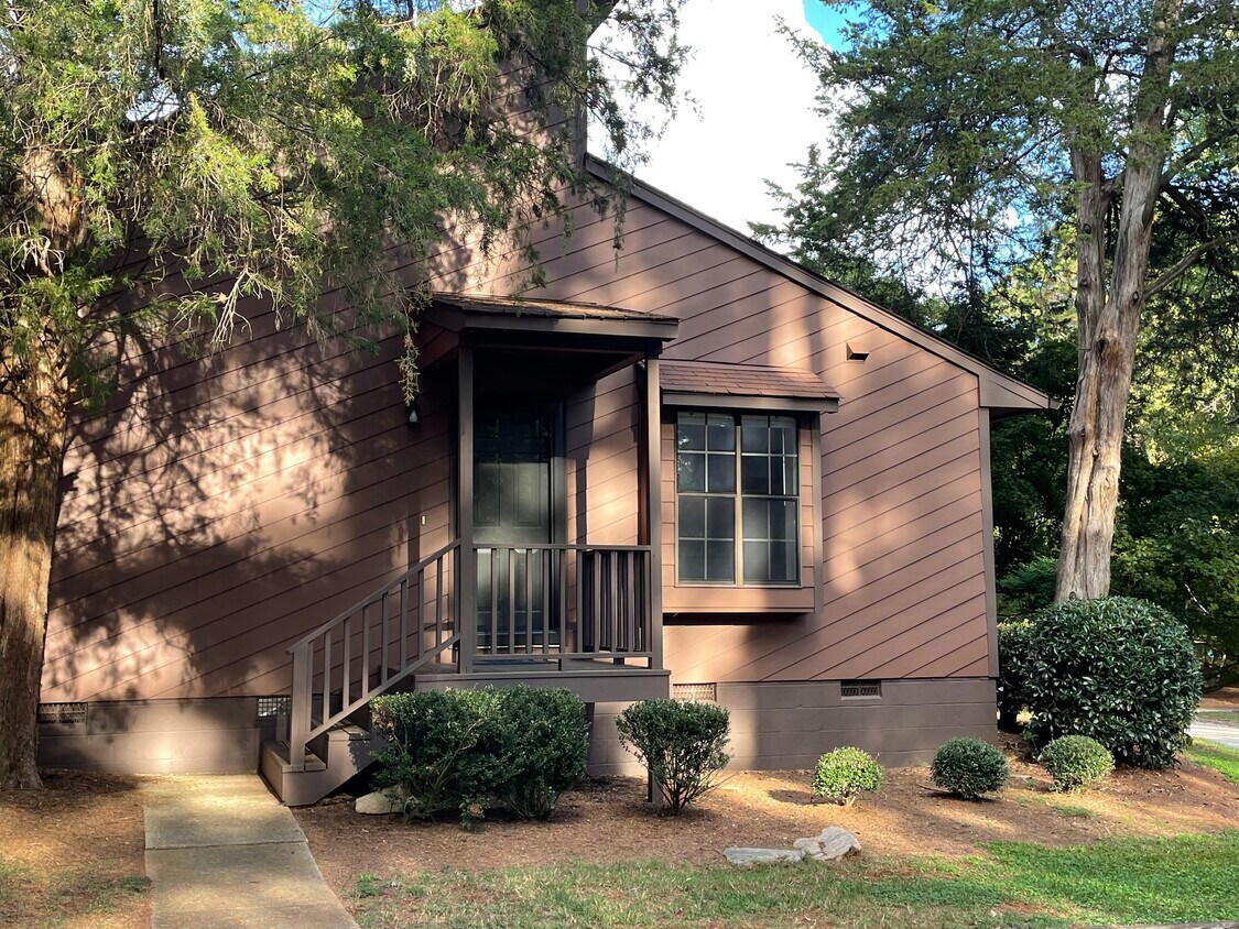Primary Photo - 4123 The Oaks Dr