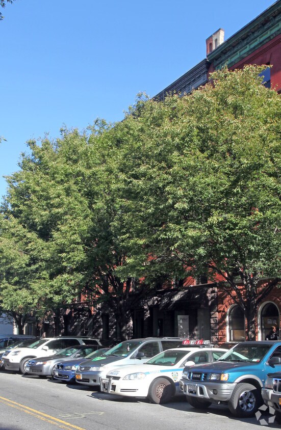 Foto del edificio - 215-219 W 135th St