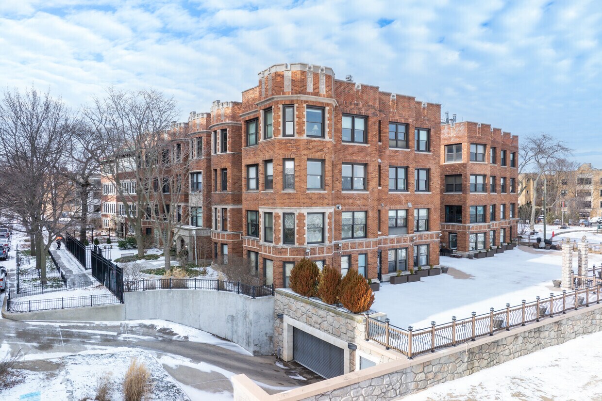 Primario - Sherwin on the Lake Condominium