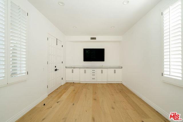Building Photo - 609 21st Pl