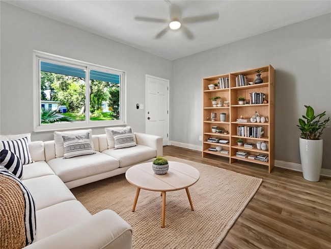 Foto del edificio - 10512 51st Terrace N