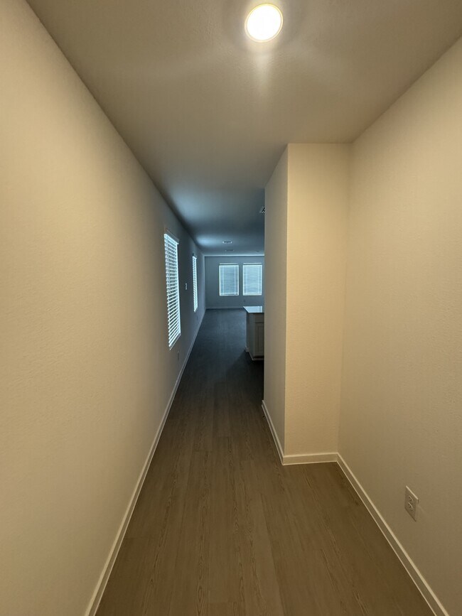 Foto del edificio - 913 Birkdale Dr