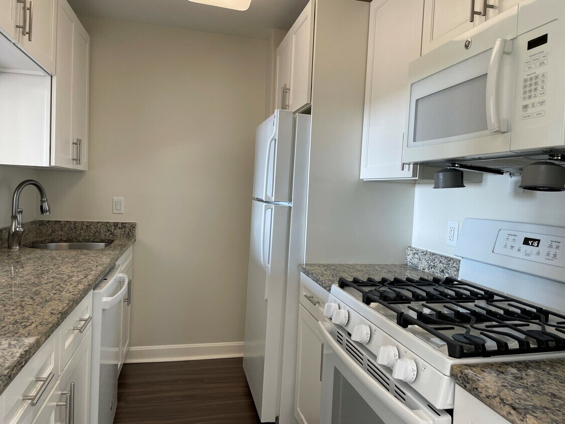 Foto principal - 650 Huron Ave