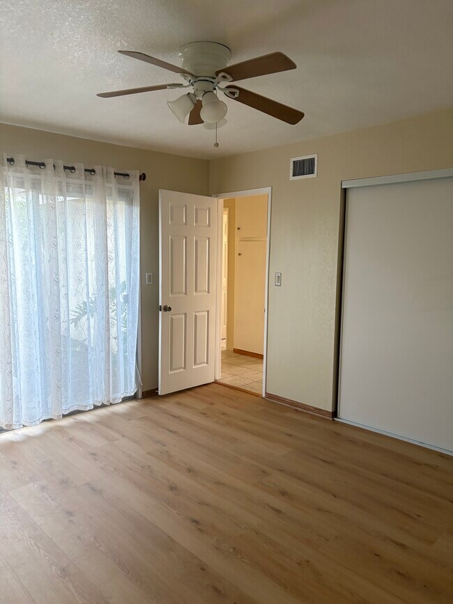 Foto del edificio - 928 E Vista del Playa Ave