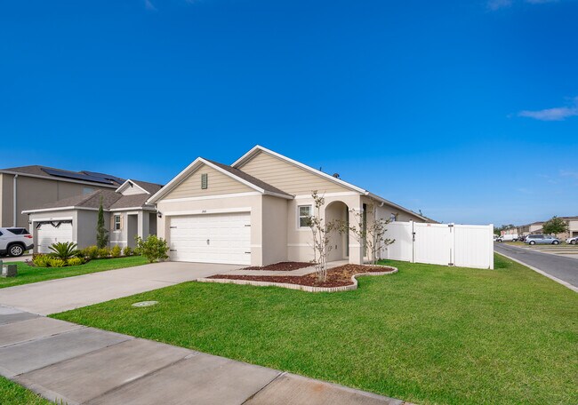 Building Photo - 1500 Quinta Rd