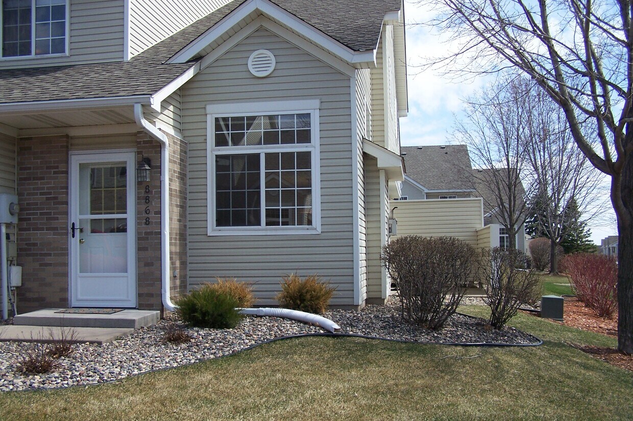 Primary Photo - 8868 Spring Ln