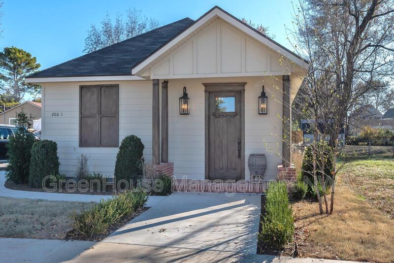 206 SE 6th St Unit 1, Bentonville, AR 72712 Condo for Rent in