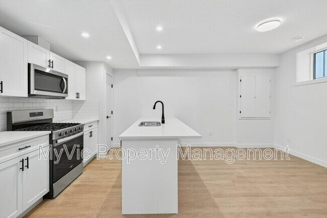 Photo du bâtiment - 10335-10135 135 St NW