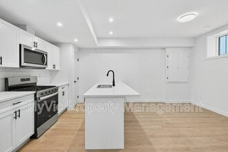 Building Photo - 10335-10135 135 St NW