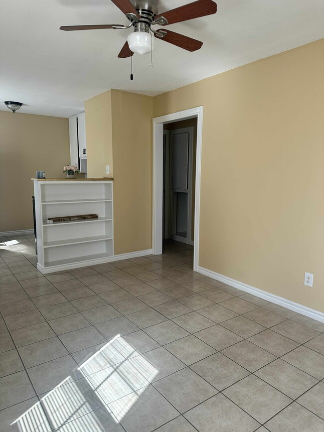 Building Photo - 6 Pine Creek Cir