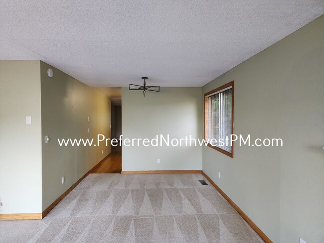 Building Photo - Beautiful 3 Bedroom Home in Southeast Eugene