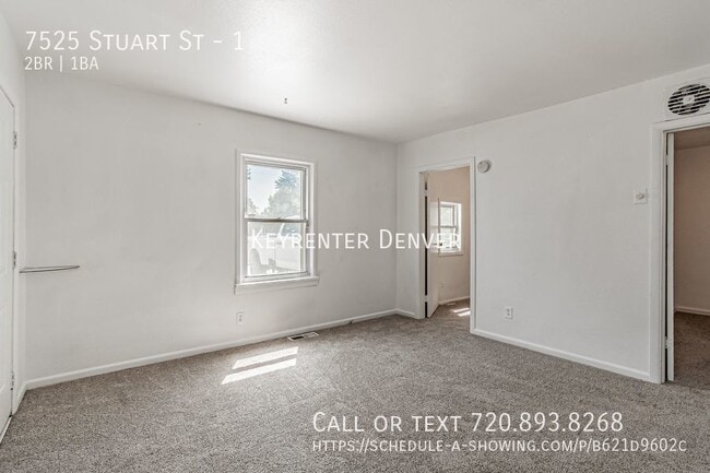 Building Photo - Prime Living: Pet-Friendly 2 Bed, 1 Bath C...