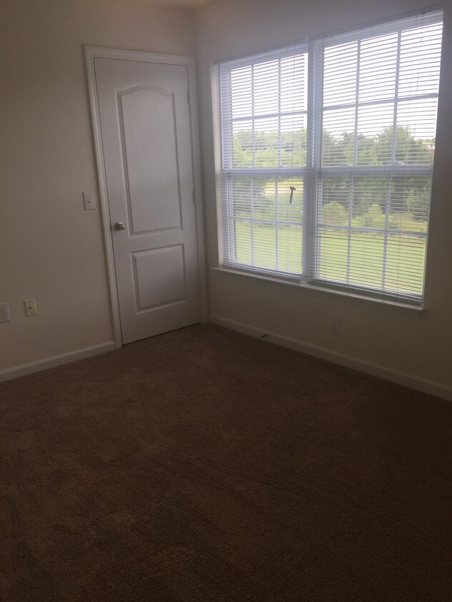 Foto principal - 944 E Haggard Ave