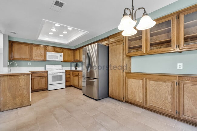 Building Photo - 1 Deerpath Pl