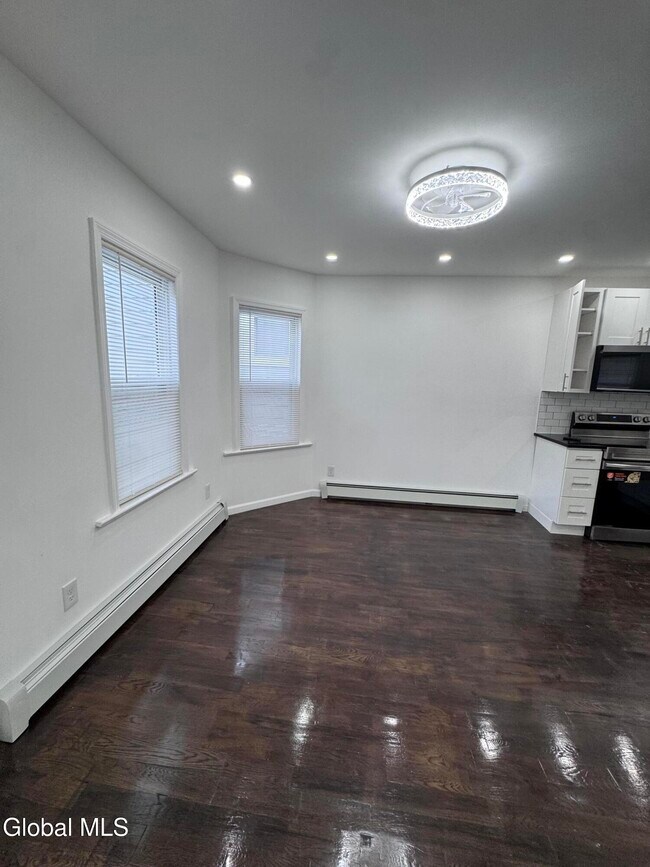 Foto del edificio - 885 Yorkston St