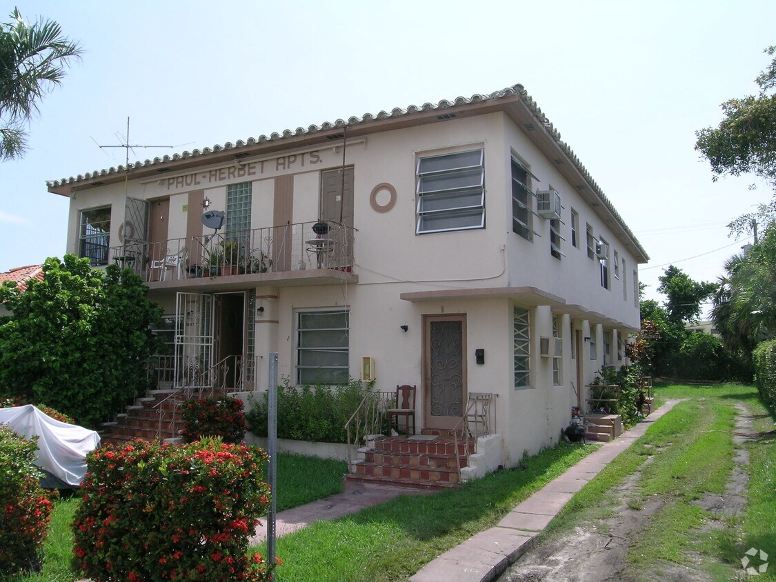 Building Photo - Phoe-Herbet Apartments
