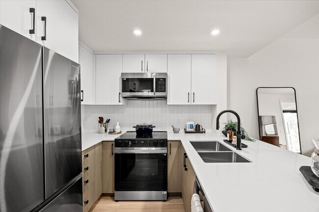 Building Photo - Kovo