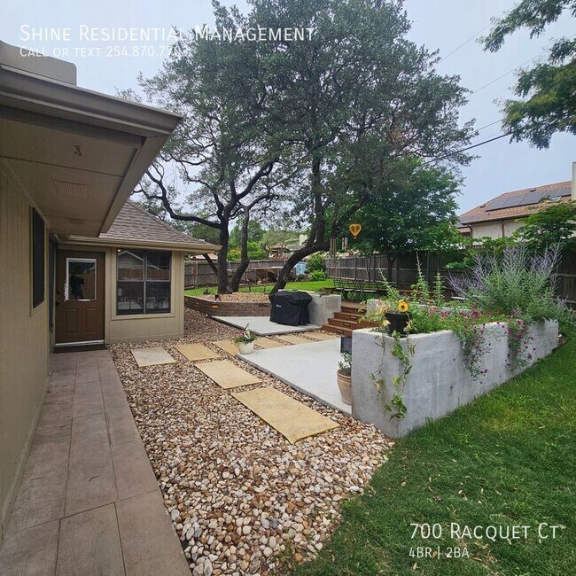 Foto del edificio - 700 Racquet Ct