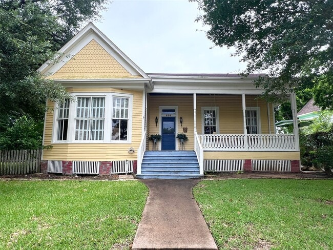 Building Photo - 606 Sycamore St