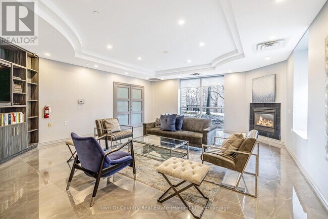 Building Photo - 200 Burnhamthorpe Rd E