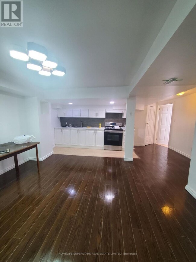 Building Photo - 6096 Windfleet Cres