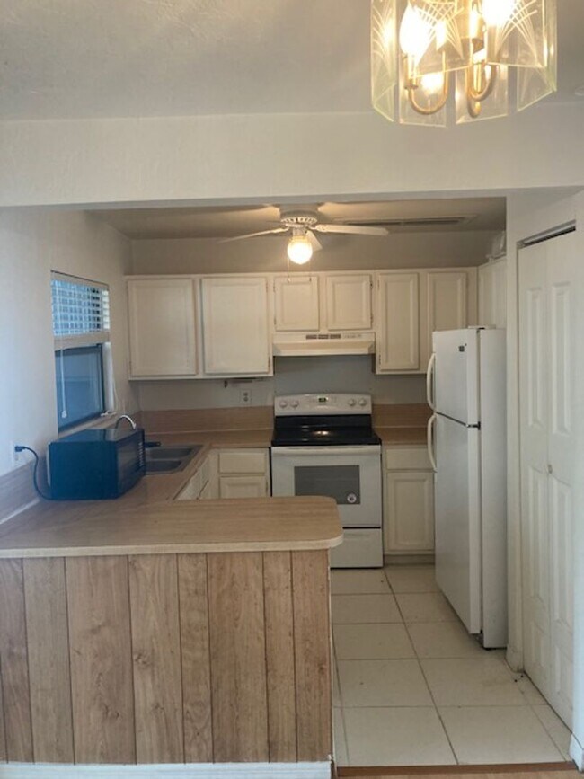 Foto del edificio - Spacious 1,226 SF Unit - 2 bd / 2 ba near UF - Brandywine Condos