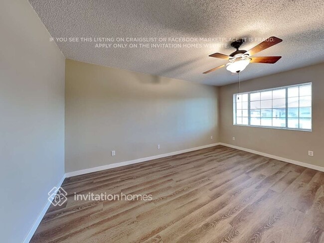 Building Photo - 687 E Del Rio St