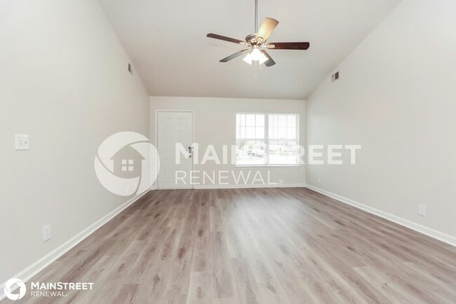 Building Photo - 1127 Eastwoods Dr