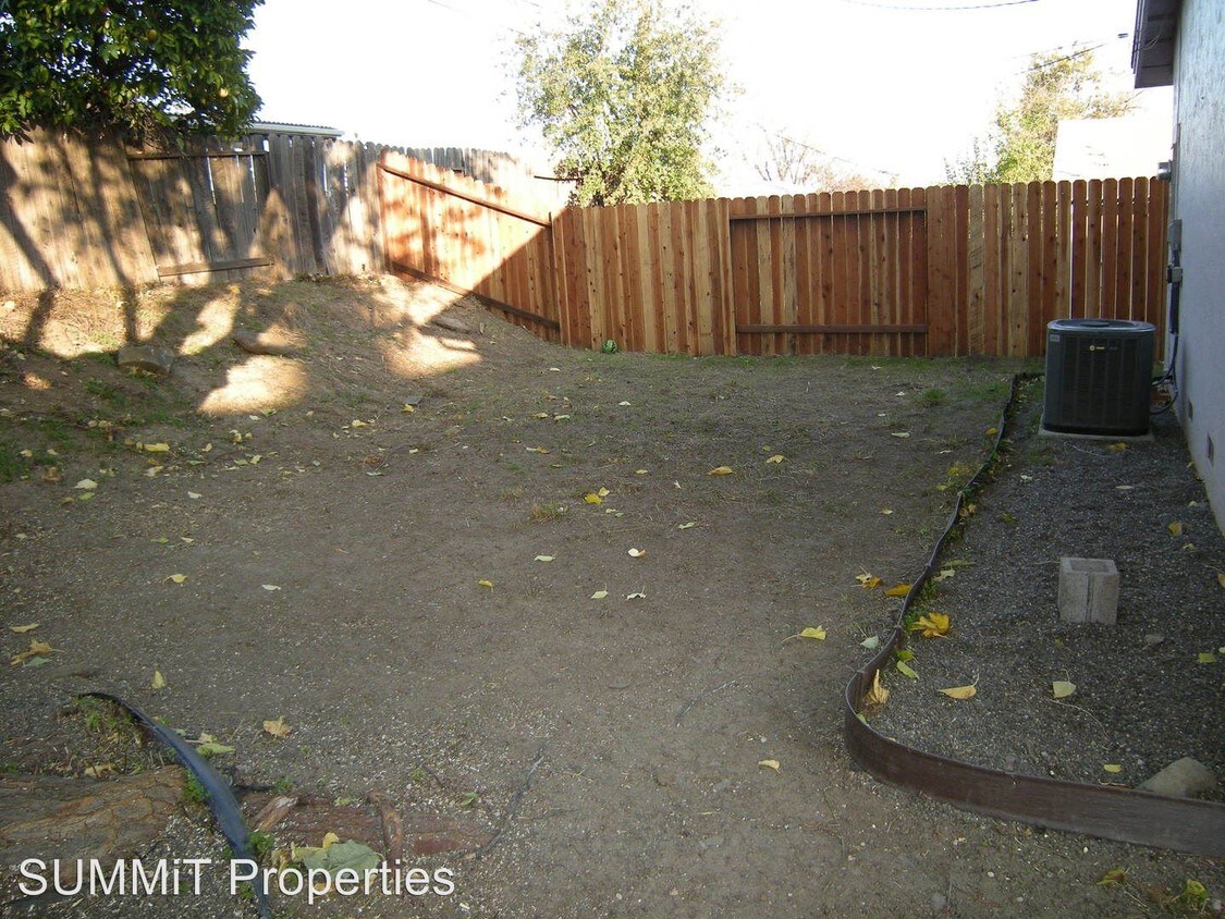 Building Photo - 166 Manzanita Dr