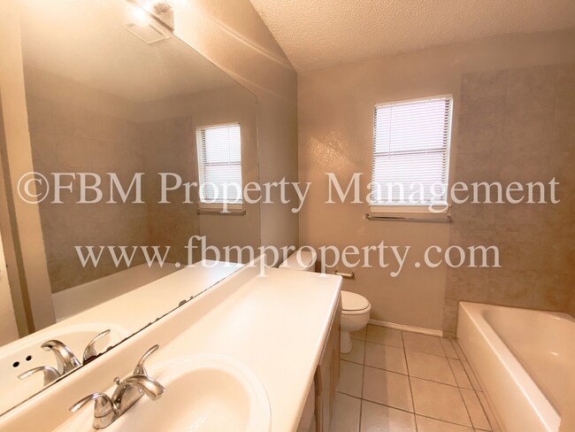 Building Photo - Valley View 1137 &amp; 1139 / GEOF - EG