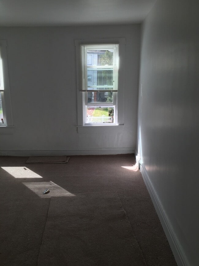 Building Photo - Available JULY 2024 - Renovated 3 Bedroom ...
