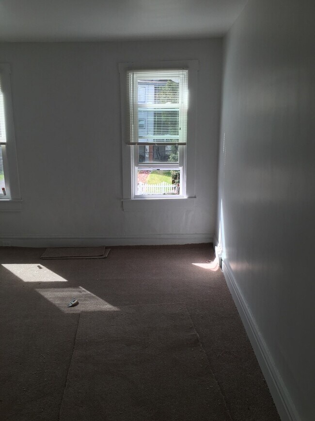 Foto del edificio - Available JULY 2024 - Renovated 3 Bedroom ...