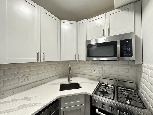 Building Photo - 508 W Belmont