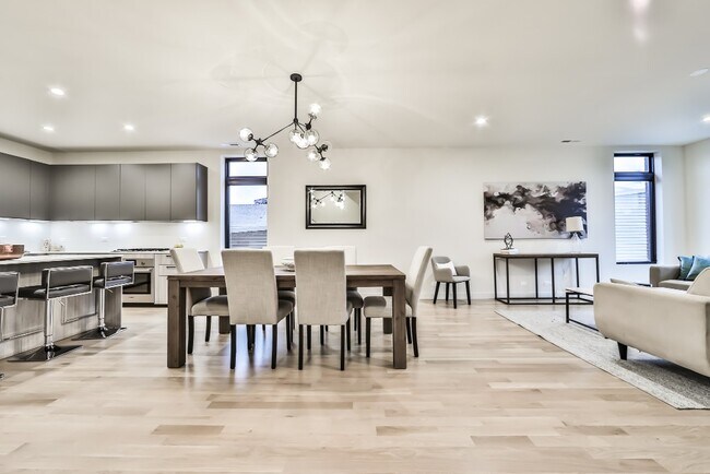 Foto del edificio - 1216 W Huron St