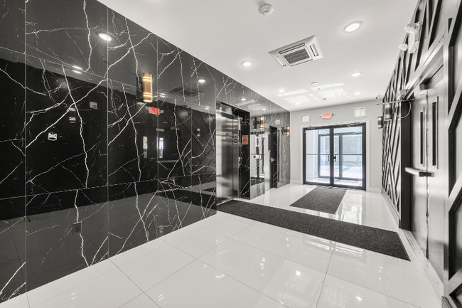 Foto del edificio - 51 E Main St