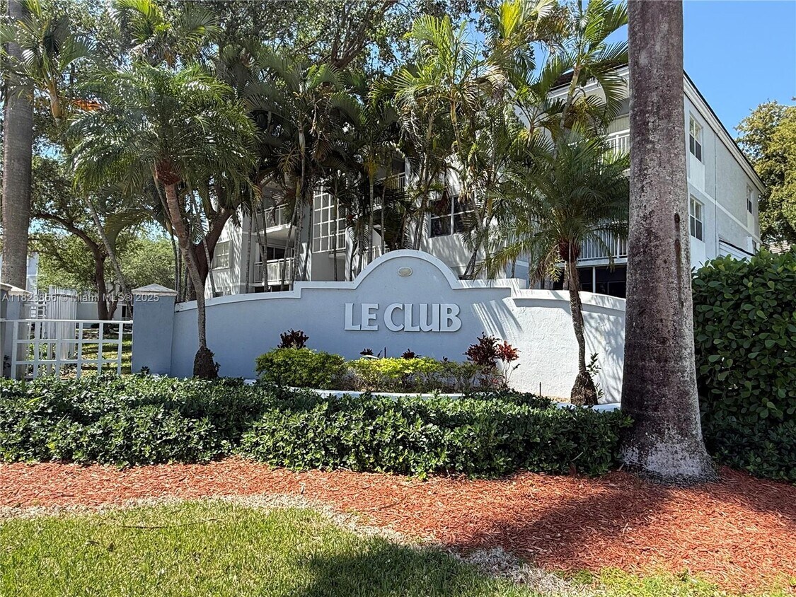 Primary Photo - 8650 SW 212th St