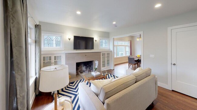 Foto del edificio - Newly remodeled home in Northern Universit...