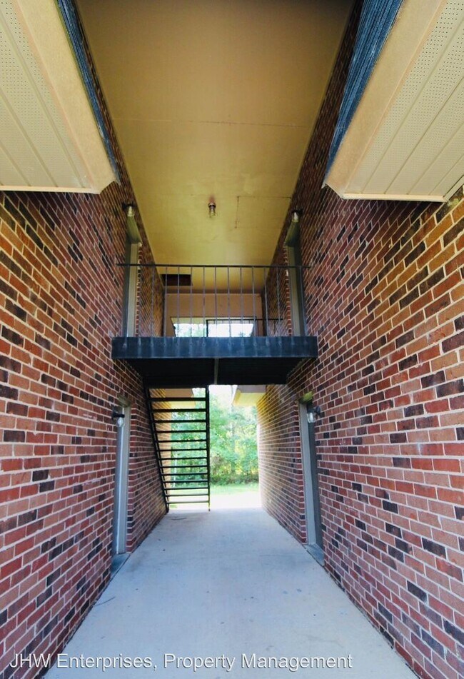 Building Photo - 656 Woodyard Rd