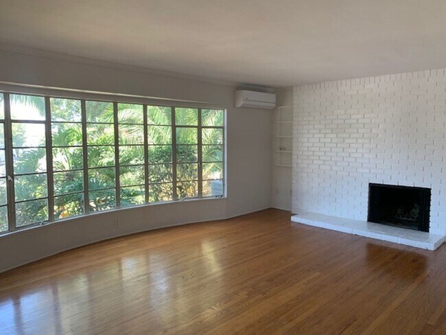 Foto del edificio - 4725-4727 Park Blvd