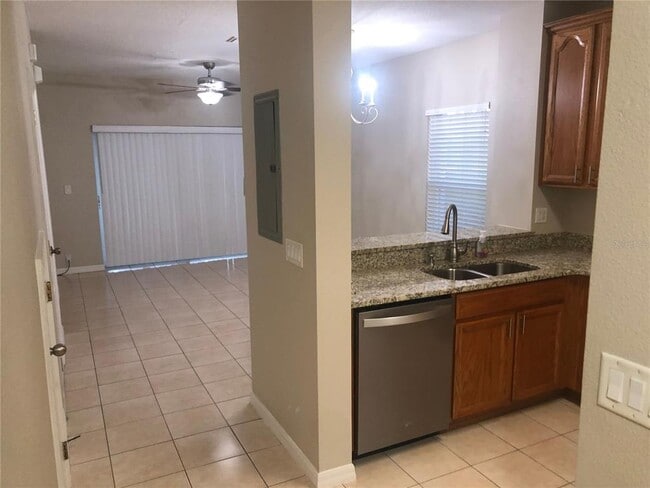 Building Photo - 550 Chelsea Dr