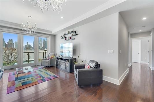 Building Photo - 250 Henley Pl