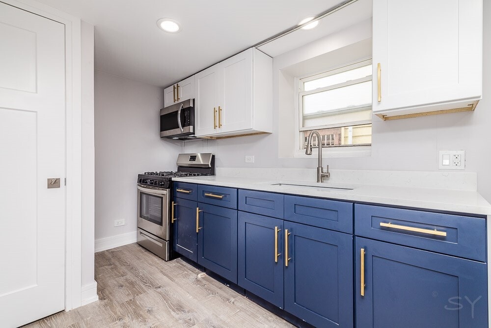 Kitchen - 4308 N Central Park Ave