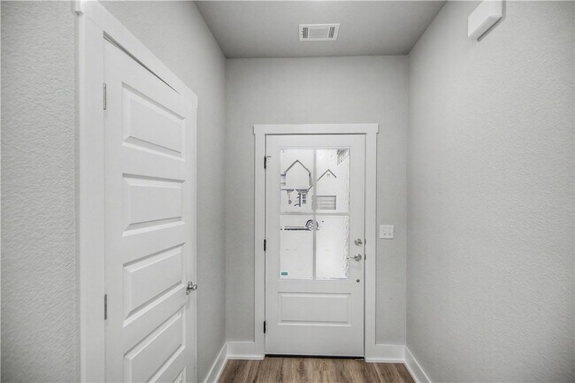 Foto del edificio - 6803 SW Orange Ave