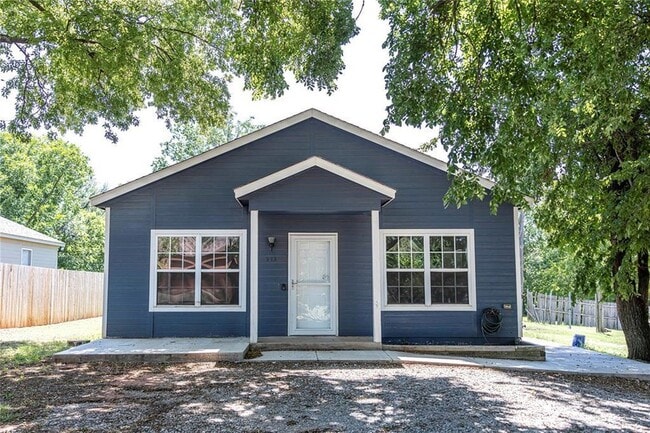 Photo - 915 E Perkins Ave House