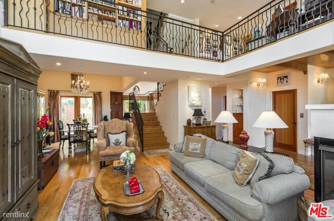 Building Photo - 3 br, 2.5 bath Condo - 1917 Washington Ave