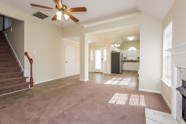 Foto del edificio - 5807 Bridgeway Dr