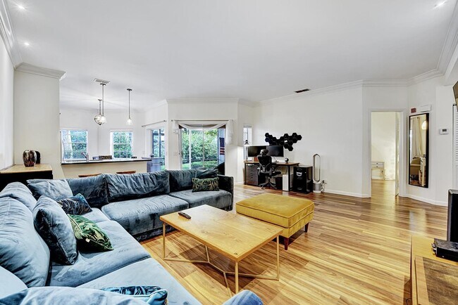 Foto del edificio - 6555 Via Regina