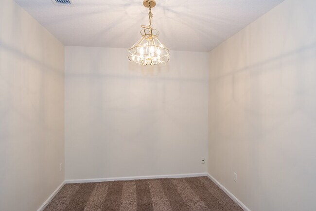 Foto del edificio - 2204 Francis Lewis Ct