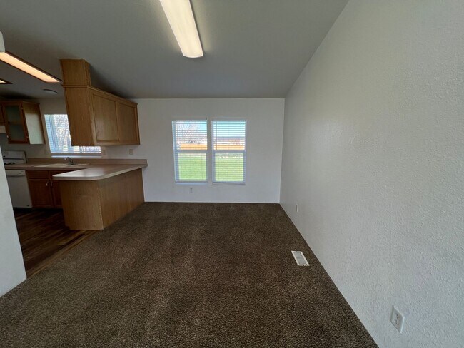 Foto del edificio - **Move-in Discount** 3 bedroom, 2 bathroom house with large office